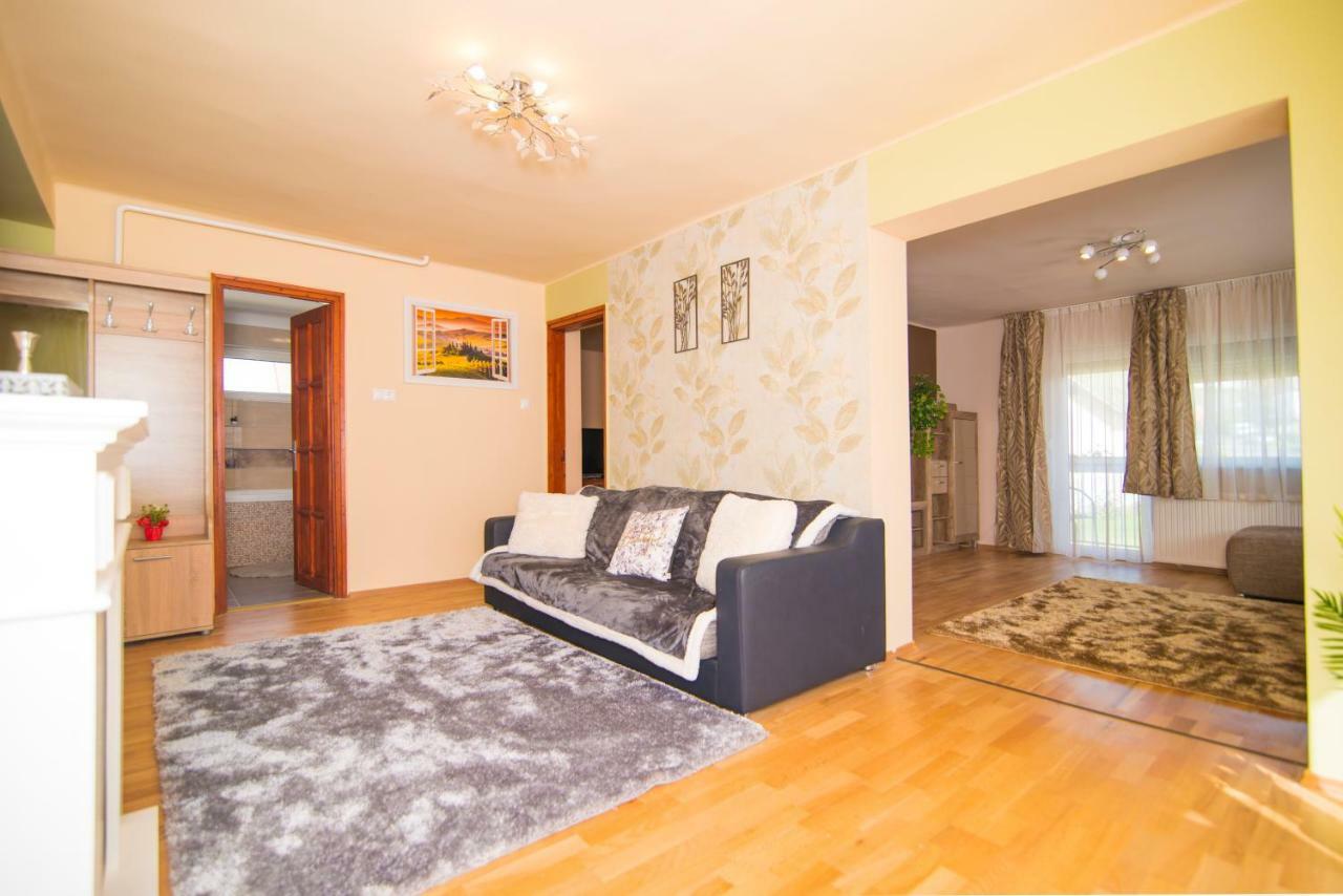 Oeskarszt Apartman Urkut Екстер'єр фото