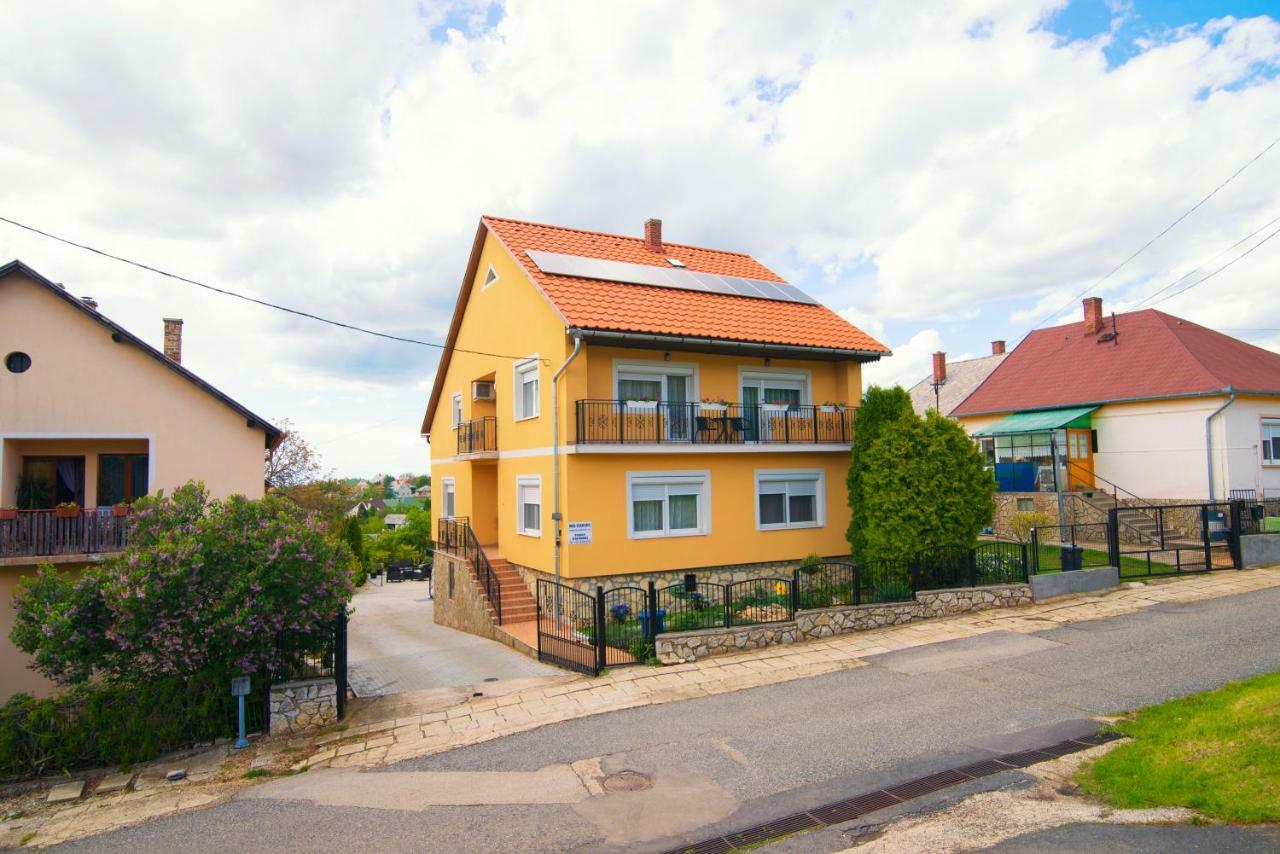 Oeskarszt Apartman Urkut Екстер'єр фото