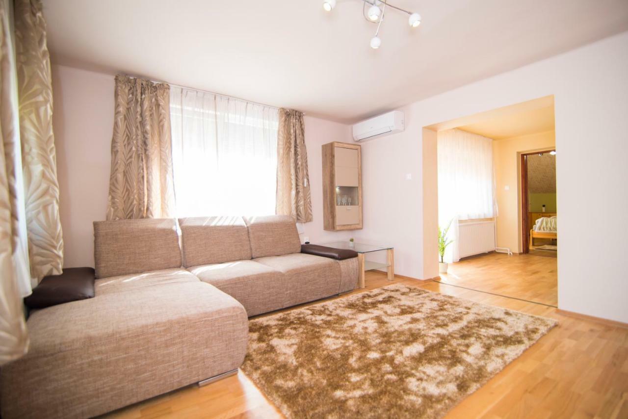 Oeskarszt Apartman Urkut Екстер'єр фото